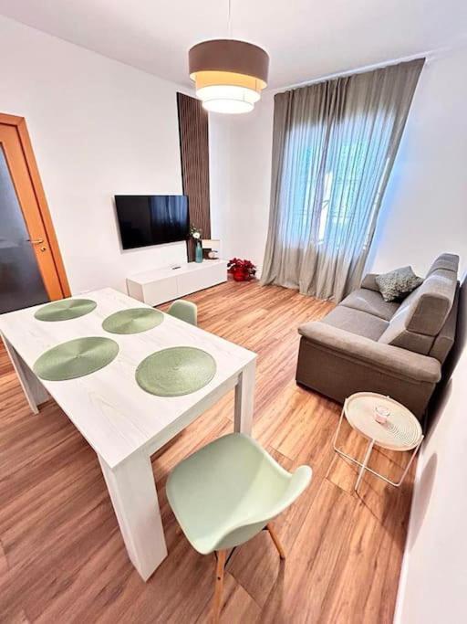Soleo Guesthouse มอนซา ภายนอก รูปภาพ