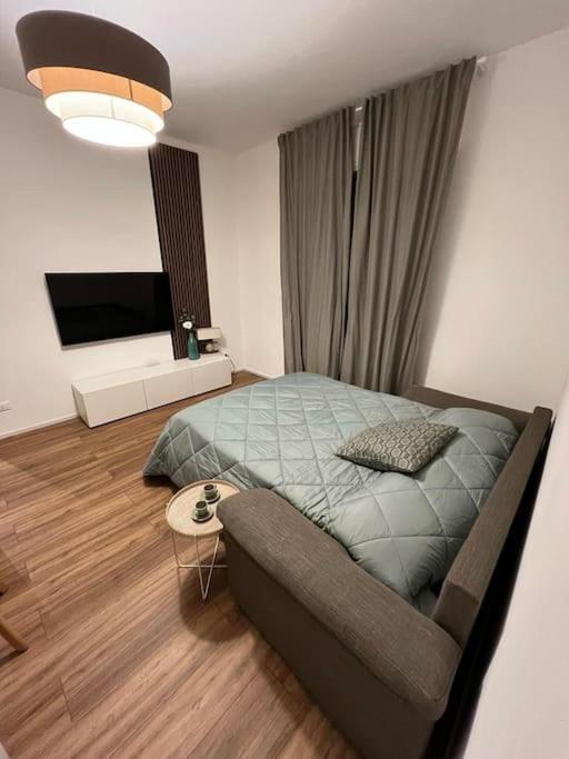 Soleo Guesthouse มอนซา ภายนอก รูปภาพ