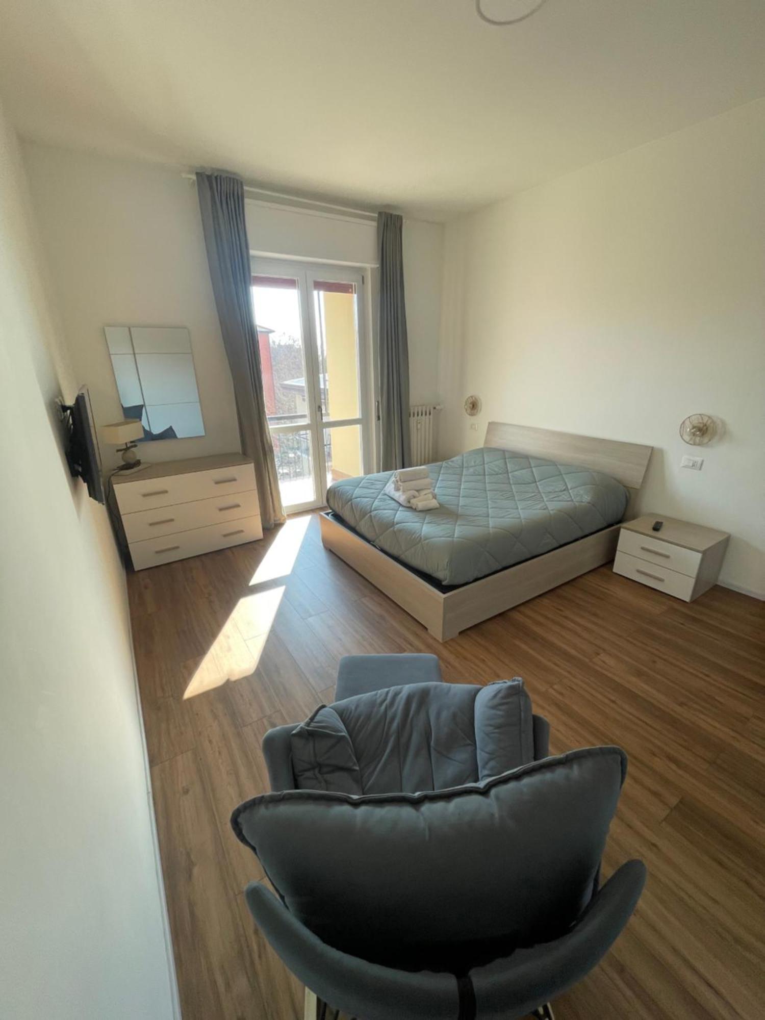 Soleo Guesthouse มอนซา ภายนอก รูปภาพ